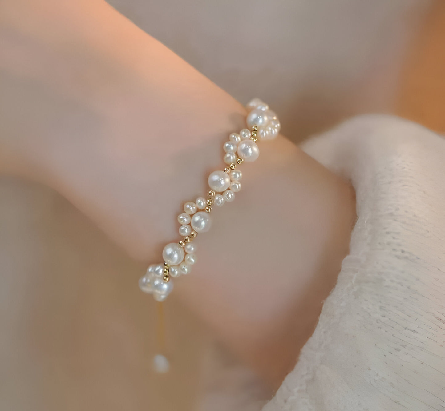 Single Pearl Bracelet with Resin Finish – Timeless Beauty in Every Detail
