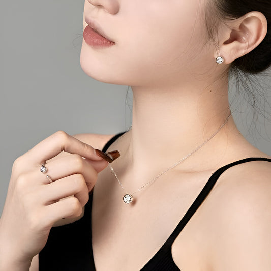 Silver-Plated Zircon Pendant – Minimalist Design